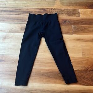 WeWoreWhat Capri High Waisted Black Leggings, Large